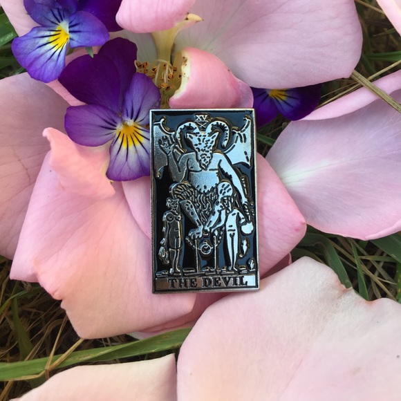 🦇 48HR SALE "The Devil" Tarot Card Enamel Pin - Picture 7 of 7